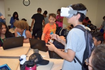 Middle school students participating in the Verizon Innovative Learning STEM Achievers summer program at Mercy University