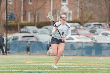 Women's Lacrosse player Lindsey Shimborske on the field