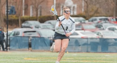 Women's Lacrosse player Lindsey Shimborske on the field