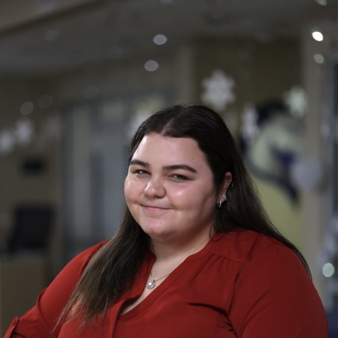 headshot of victoria costa